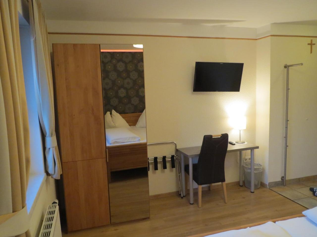 Ferienwohnung Zum schwarzen Adler Tulln An Der Donau Exterior foto
